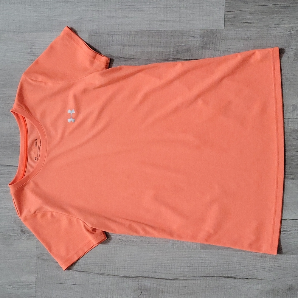 Under Armour size M shirt